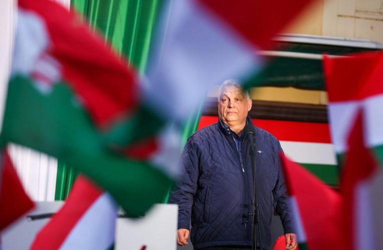 Alegeri Ungaria. Maghiarii merg astăzi la urne într-un scrutin care i-ar putea pune capăt lui Viktor Orbán după 16 ani de putere / Prima prezență la urne