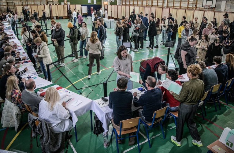 Alerte cu bombă la două secții din Ungaria. Tensiune la vot, pe măsura participării istorice: „Dacă îți vinzi votul, îți vor lua copilul! Vei merge la închisoare!”