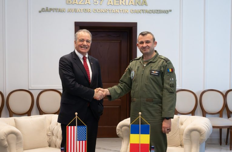 Ambasadorul SUA în România, în vizită la Baza Aeriană Mihail Kogălniceanu. S-a întâlnit cu trupele americane