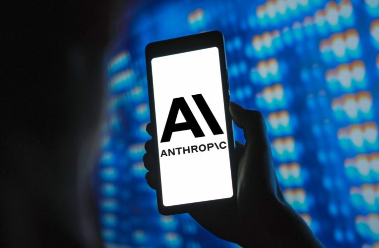 Anthropic raportează pentru prima dată venituri mai mari decât rivalul său OpenAI