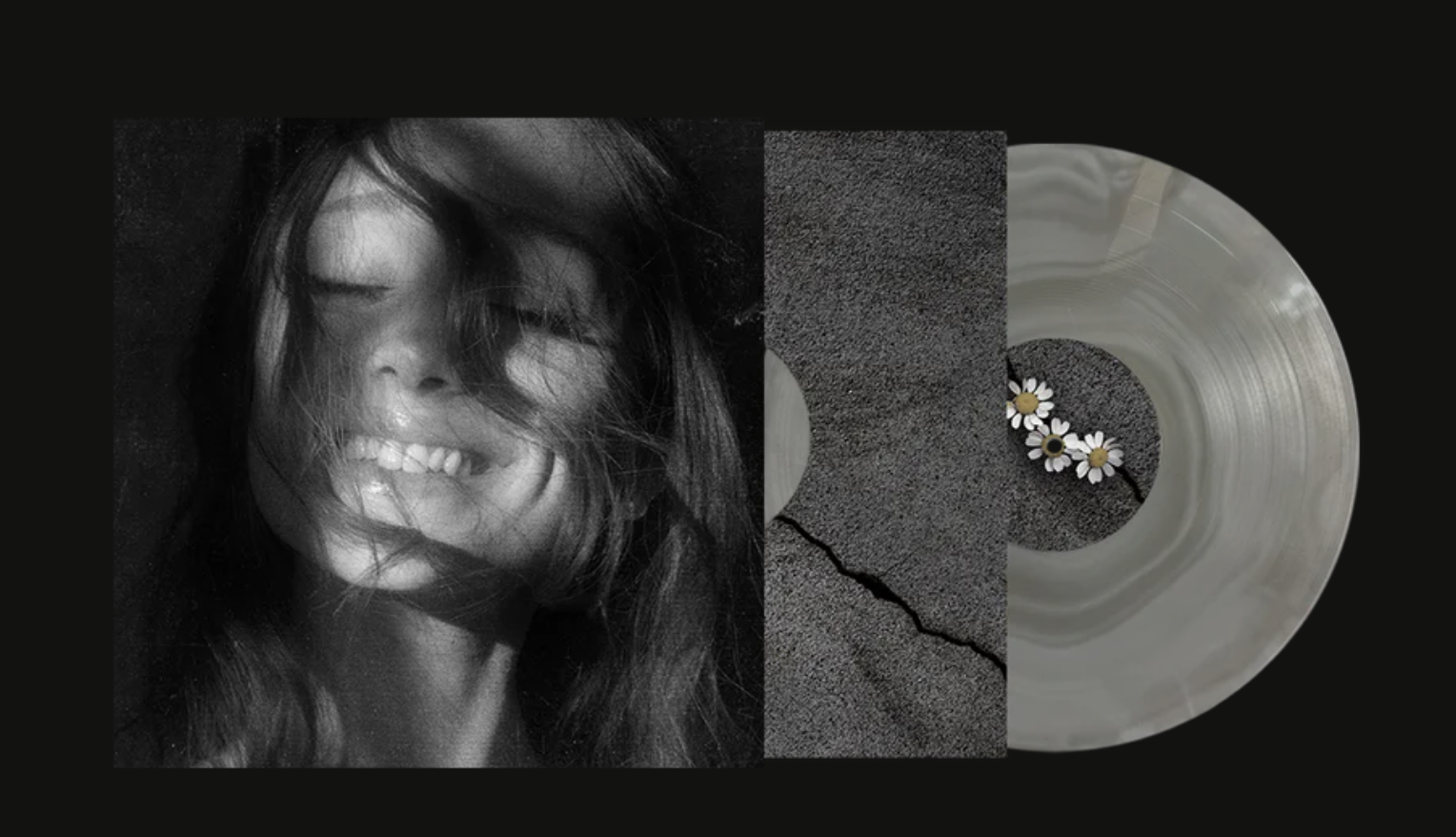 Ariana Grande anunță lansarea în iulie a celui de-al optulea său album de studio, intitulat „Petal”