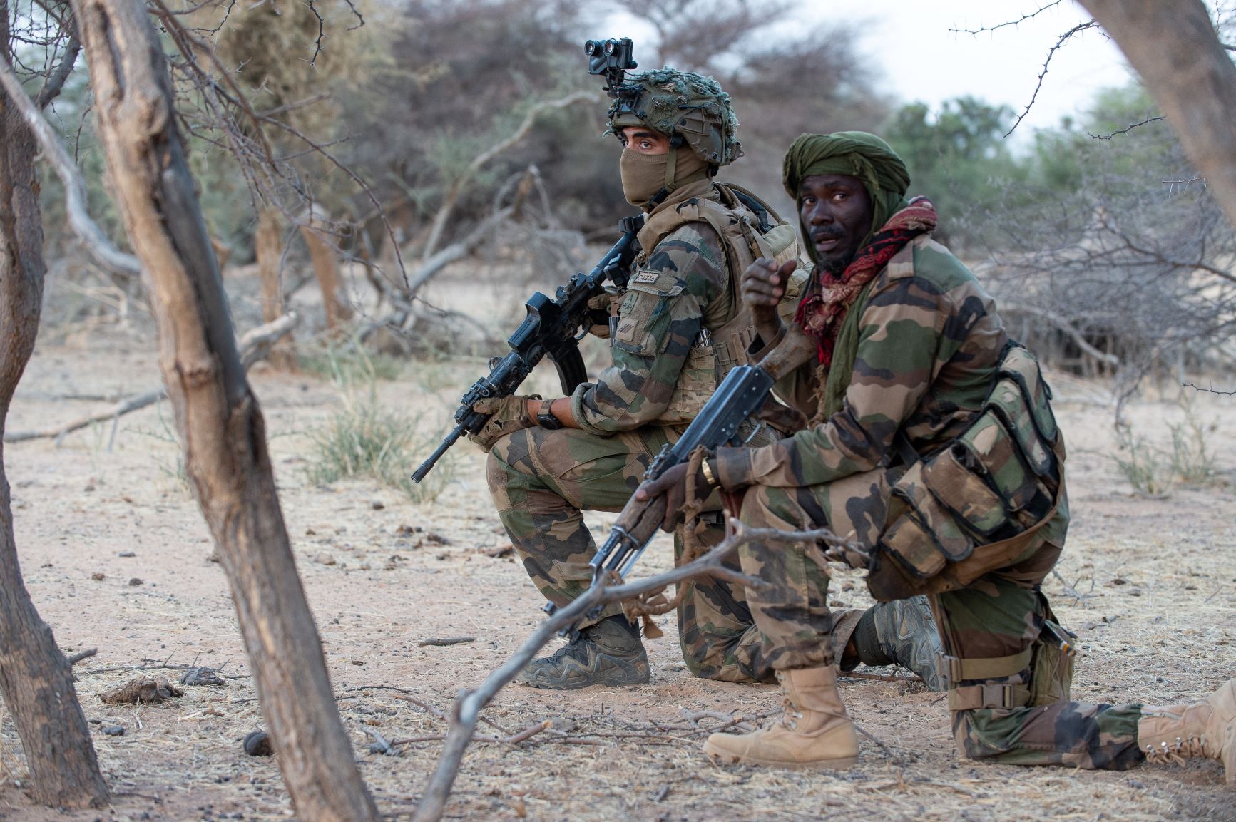 Atacuri coordonate în Mali: militanți islamiști și separatiști lovesc simultan mai multe orașe