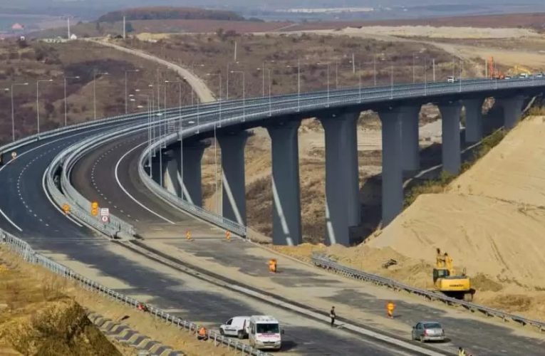 Ați rămas blocat în coloană pe Valea Prahovei? Aflați când ar putea fi gata Autostrada București-Brașov