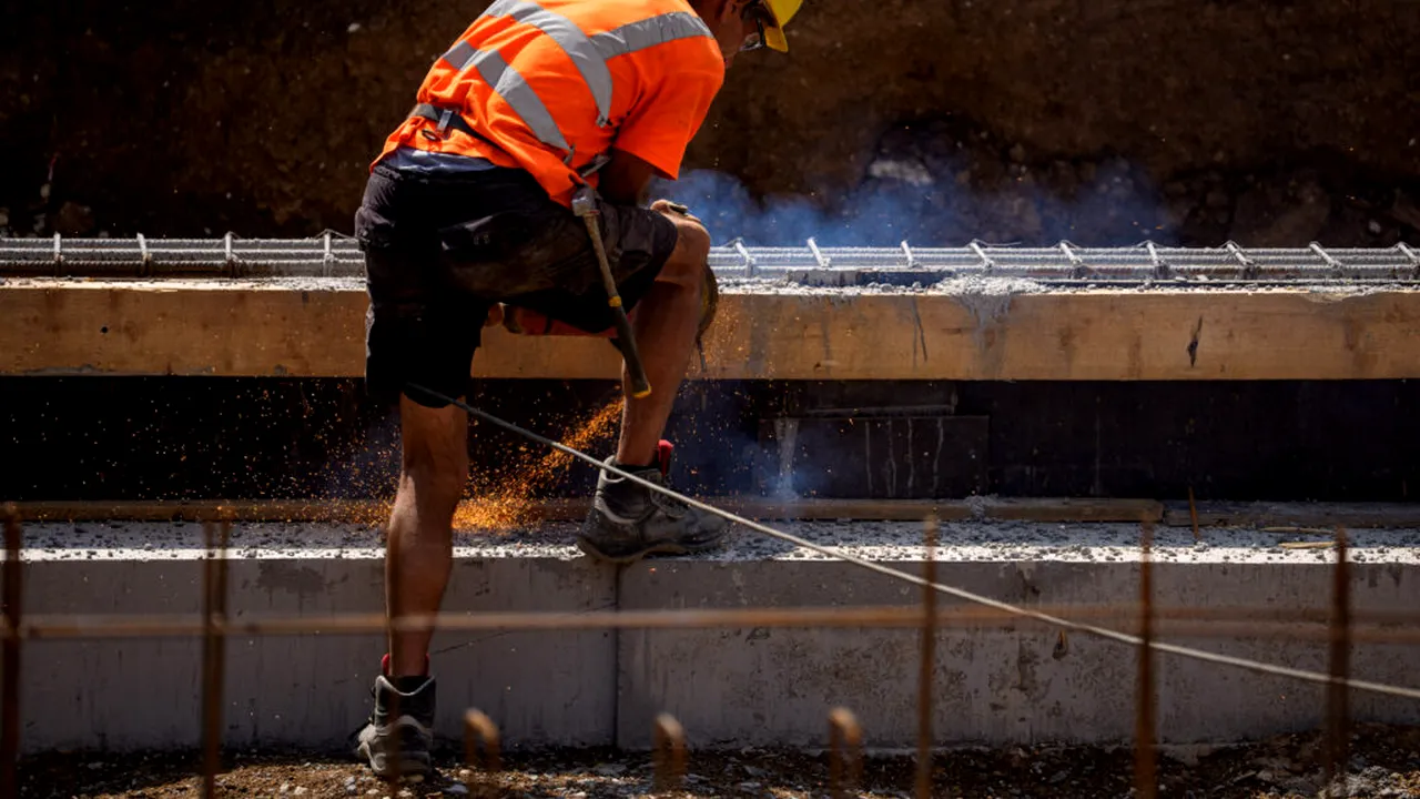 Avertismentul industriei: Noul proiect de OUG privind angajarea cetățenilor străini riscă să blocheze companiile corecte, să crească artificial costurile și să frâneze economia