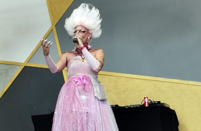 Beni Mihai — De la cântăreț în cor bisericesc, la Drag Queen care cântă pop, dar și rock al anilor ’80