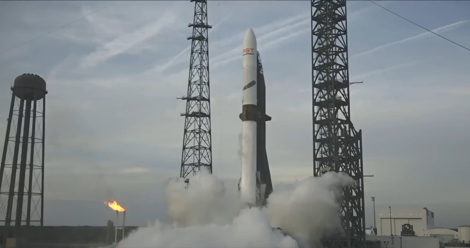 Blue Origin înregistrează prima aterizare a unui motor de rachetă New Glenn refolosit, intensificând rivalitatea cu SpaceX