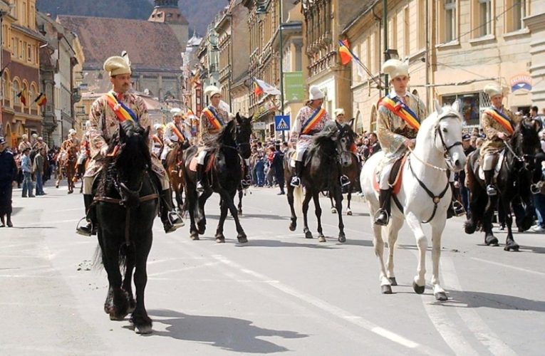 Brașovul se pregătește pentru Parada Junilor. Restricții de circulație pe traseu