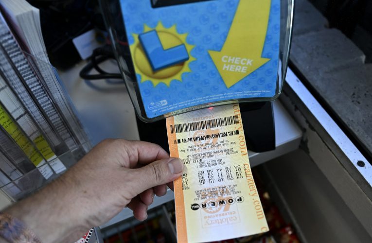 Câștigătorul jackpotului loteriei naționale din Londra nu a revendicat premiul de 10,6 milioane de lire sterline. Banii vor fi donați unor cauze nobile susținute de loterie