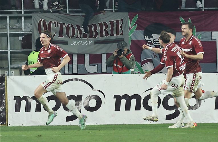 Cătălin Vulturar, mijlocașul echipei Rapid, operat la umăr după accidentarea din meciul cu U Cluj