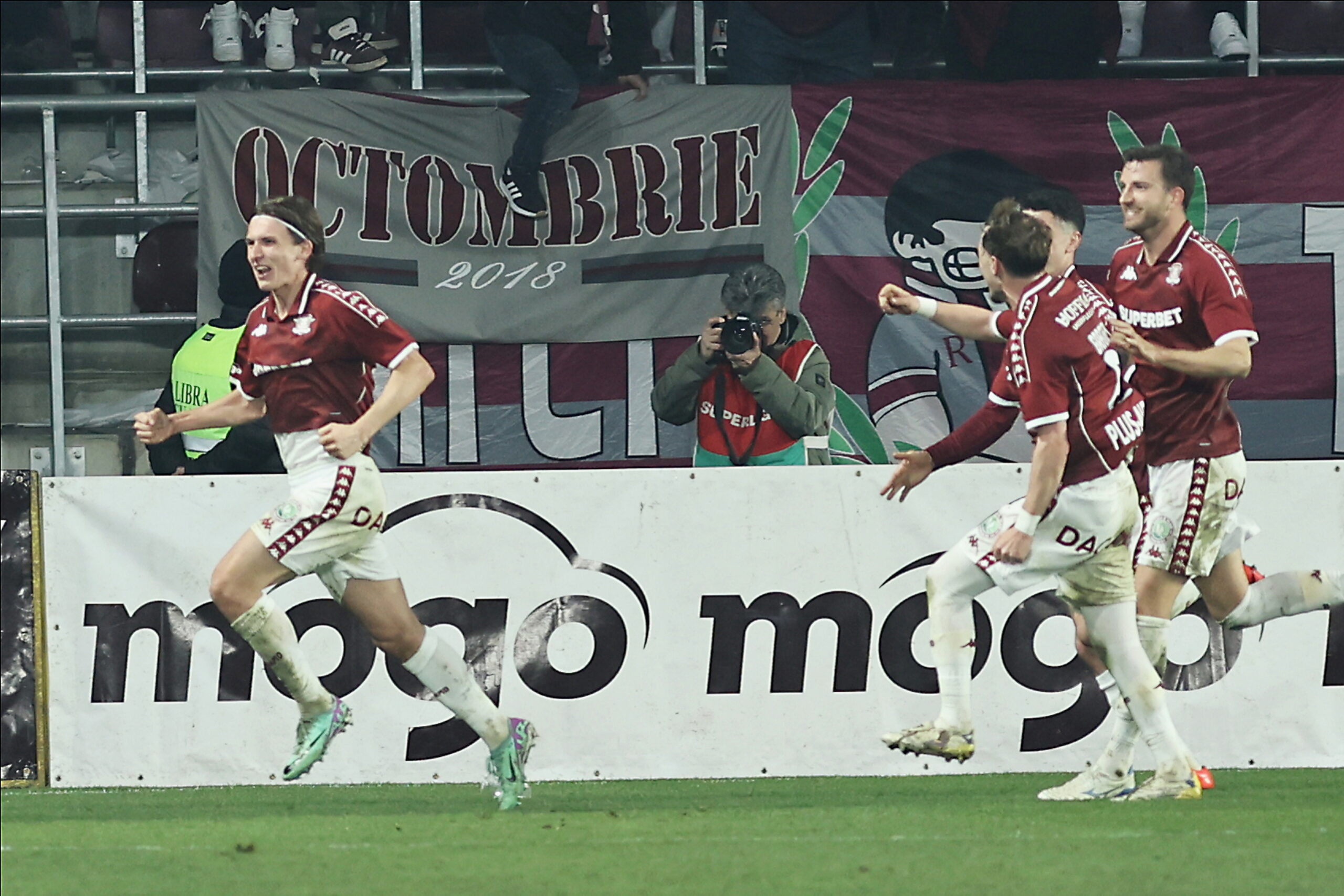 Cătălin Vulturar, mijlocașul echipei Rapid, operat la umăr după accidentarea din meciul cu U Cluj