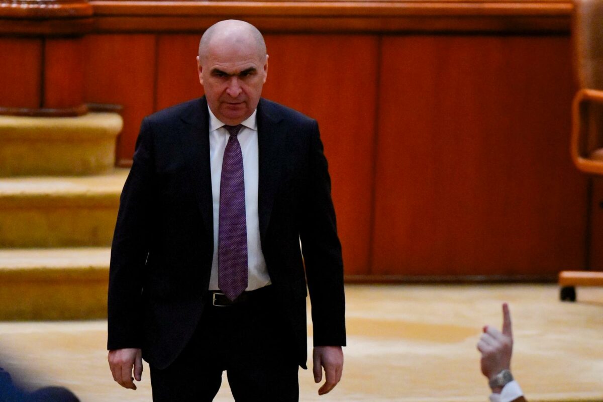 Ce va face Bolojan, dacă moțiunea va trece: Voi ieși cu fruntea sus