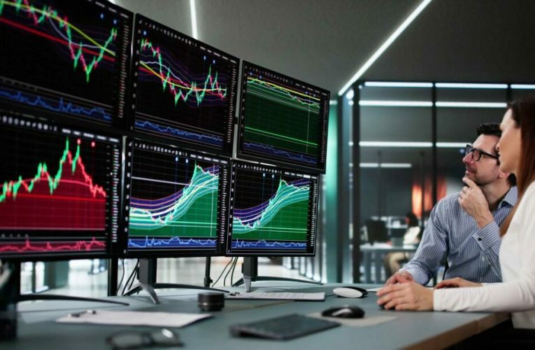 CEC Bank: Criza politică nu sperie piețele. Dobânzile și cursul rămân stabile, riscurile vin din război și ROBOR