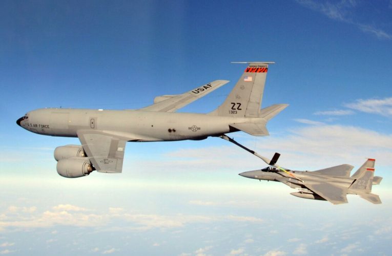 Cinci avioane americane de realimentare au decolat din București spre Orientul Mijlociu