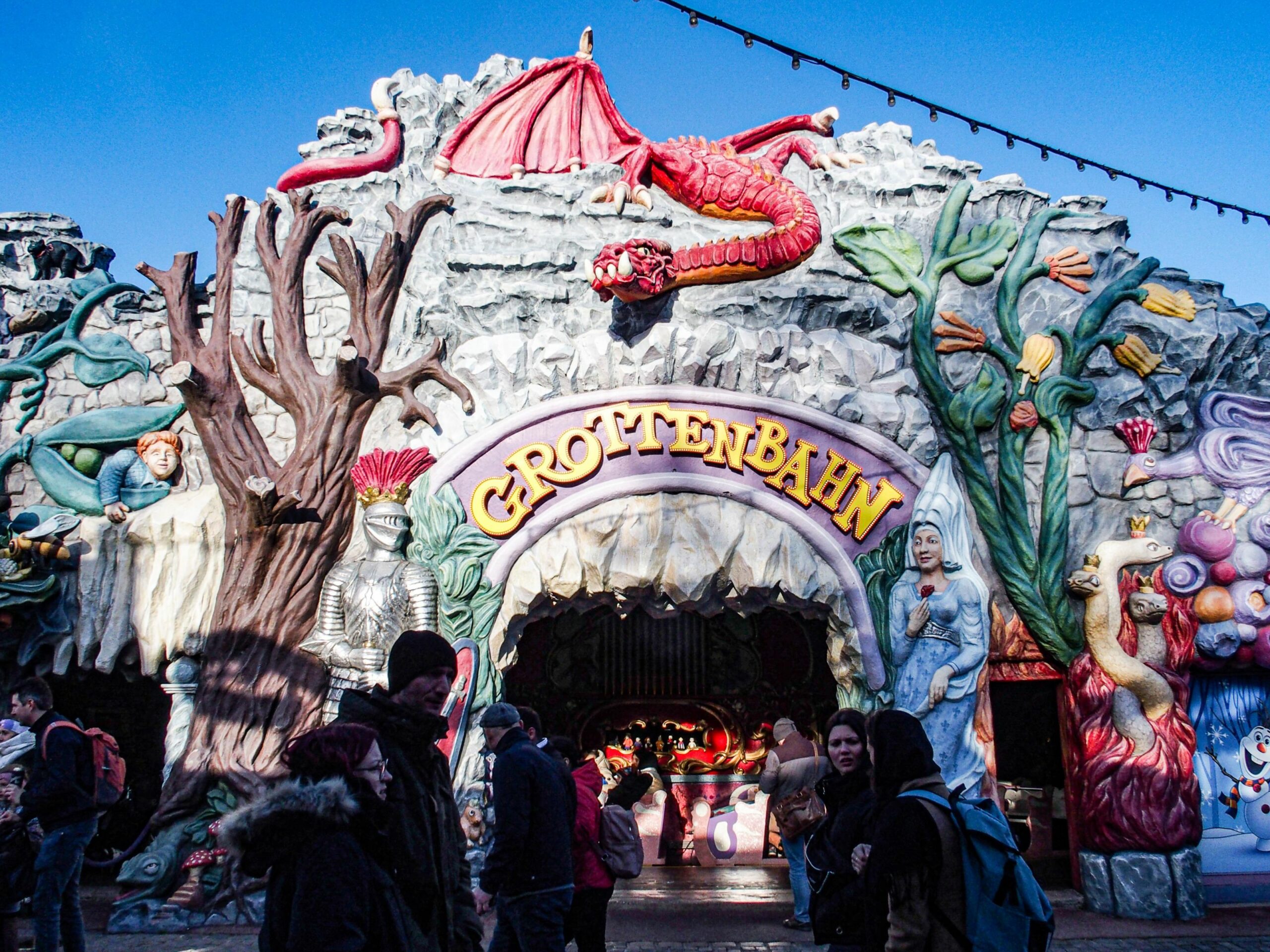 Cinci răniți după deraierea unui rollercoaster în Viena