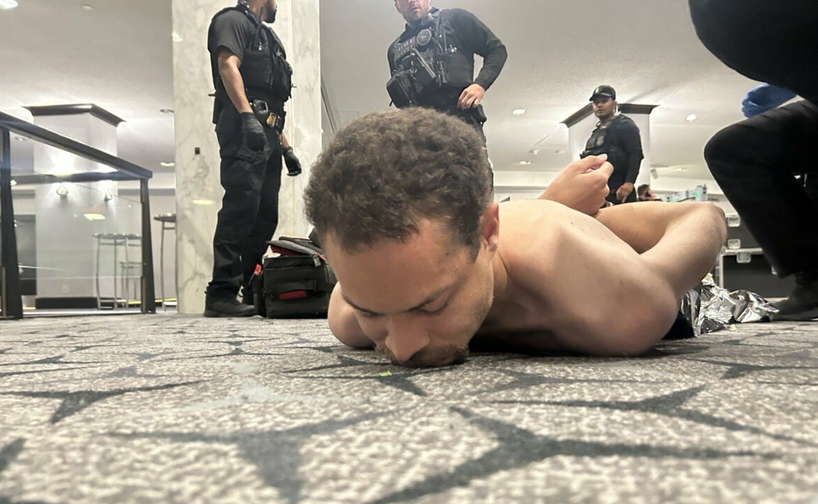 Cine este bărbatul care a deschis focul la cina corespondenților de la Casa Alb