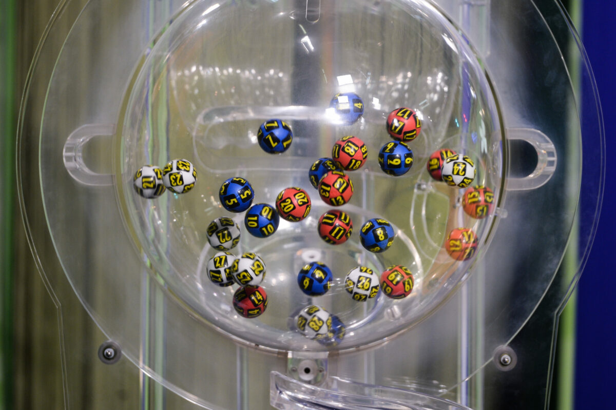 Cine este câștigătorul celui mai mare premiu din istoria Loteriei Române. Premiul a fost ridicat