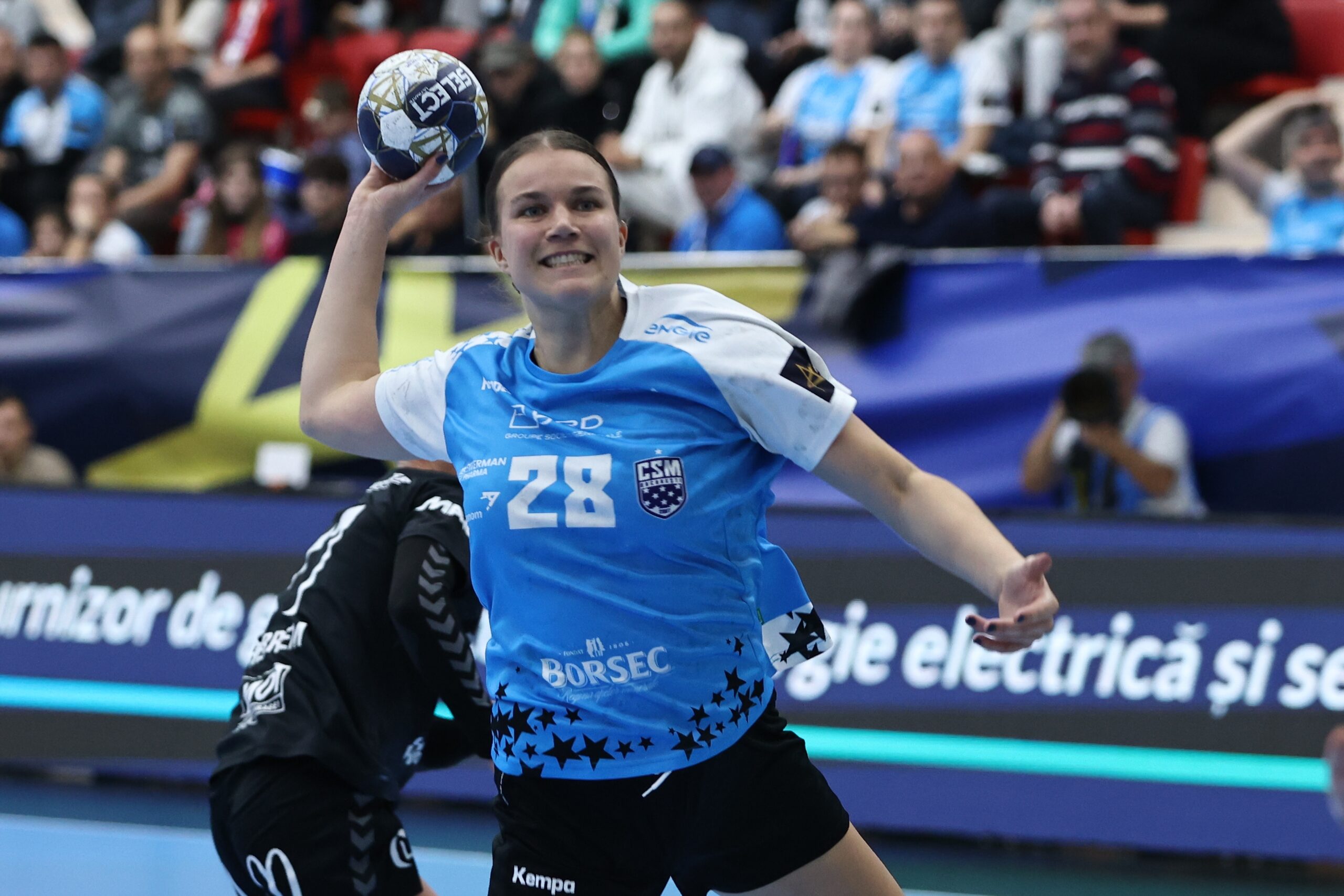 CSM București surclasează ultima clasată și revine pe primul loc în Liga Florilor la handbal feminin
