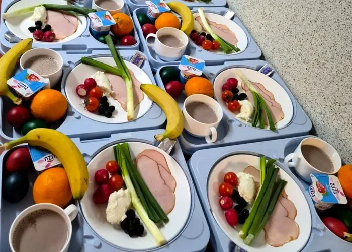 Cum arată un meniu de Paște întocmit de dieteticieni. A fost servit bolnavilor dintr-un spital din Sibiu