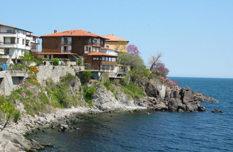 Cum s-a transformat o zonă din Bulgaria într-un magnet pentru britanici: Este ca Amalfi, dar mai ieftină