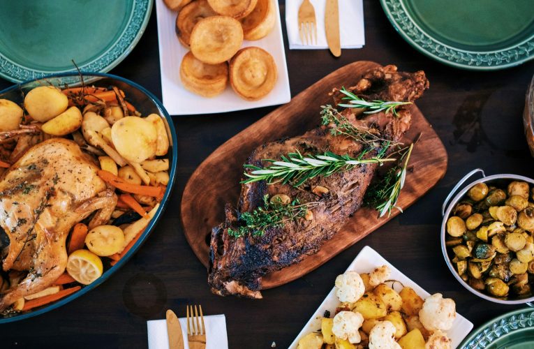 Cum se prepară friptura de miel la cuptor, preparatul tradițional al mesei de Paște