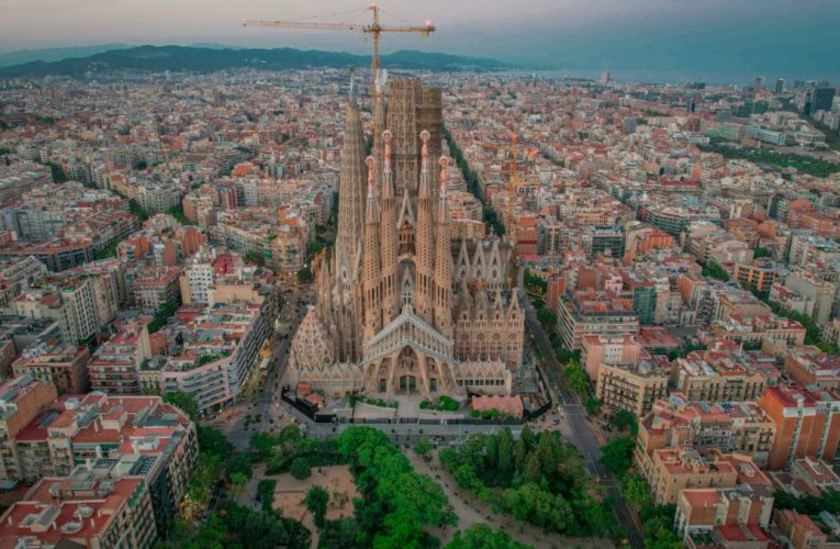Dacă vrei să te muți în Barcelona, ia-ți adio: un apartament de închiriat atrage 450 de persoane interesate. Care este prețul mediu al chiriilor
