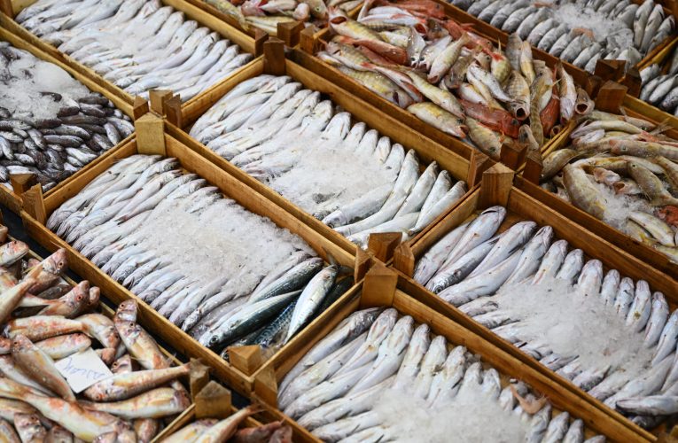 De ce sunt consumatorii sfătuiți să evite codul pescuit în Marea Britanie