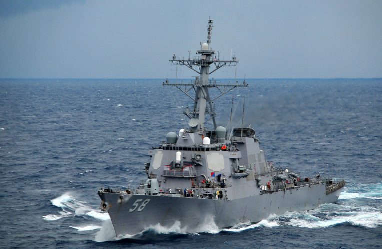 Distrugătoarele americane au intrat în Strâmtoarea Ormuz