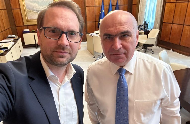 Dominic Fritz, reacție la alianța PSD-AUR împotriva Guvernului Bolojan: „Cele două partide sunt din același aluat”