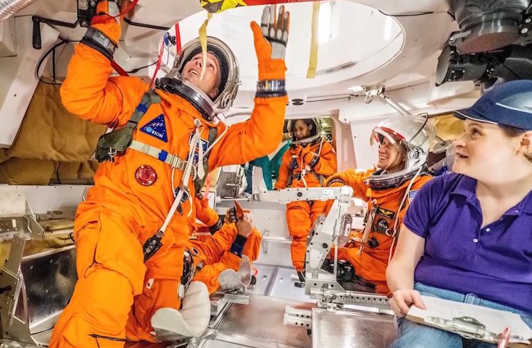 Donald Trump a vorbit cu echipajul misiunii Artemis 2. I-a invitat la Casa Albă și le-a spus că le va cere autografe