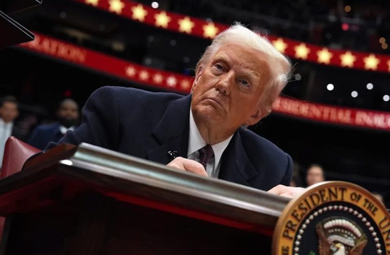 Donald Trump anunță blocada Strâmtorii Ormuz și amenință cu interdicția navelor care „plătesc taxe către Iran” după eșecul negocierilor cu Iran