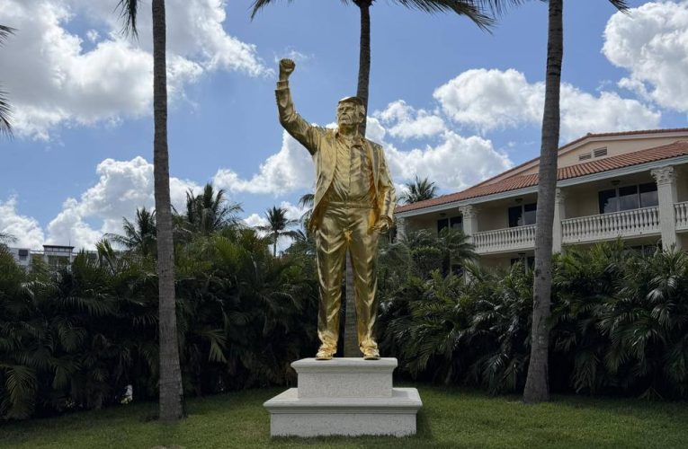 Donald Trump are statuie de 7 metri, acoperită cu aur. Unde a fost amplasată