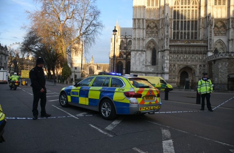 Două persoane au fost rănite în urma unui atac cu cuțitul la Londra. Suspectul a fost reținut