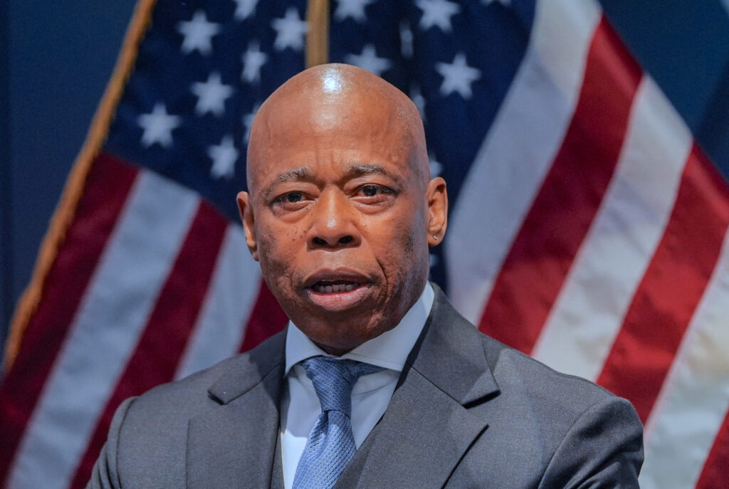 Eric Adams, fostul primar al New Yorkului, a primit cetățenia albaneză