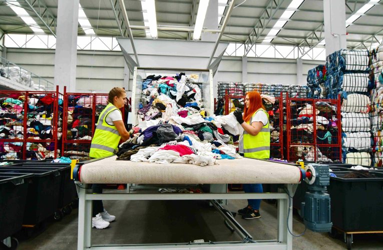 Este posibil să rămânem fără magazine de produse second-hand / Proiectul de OUG al Ministerului Mediului privind produsele reutilizabile are cerințe „imposibil de pus în practică”