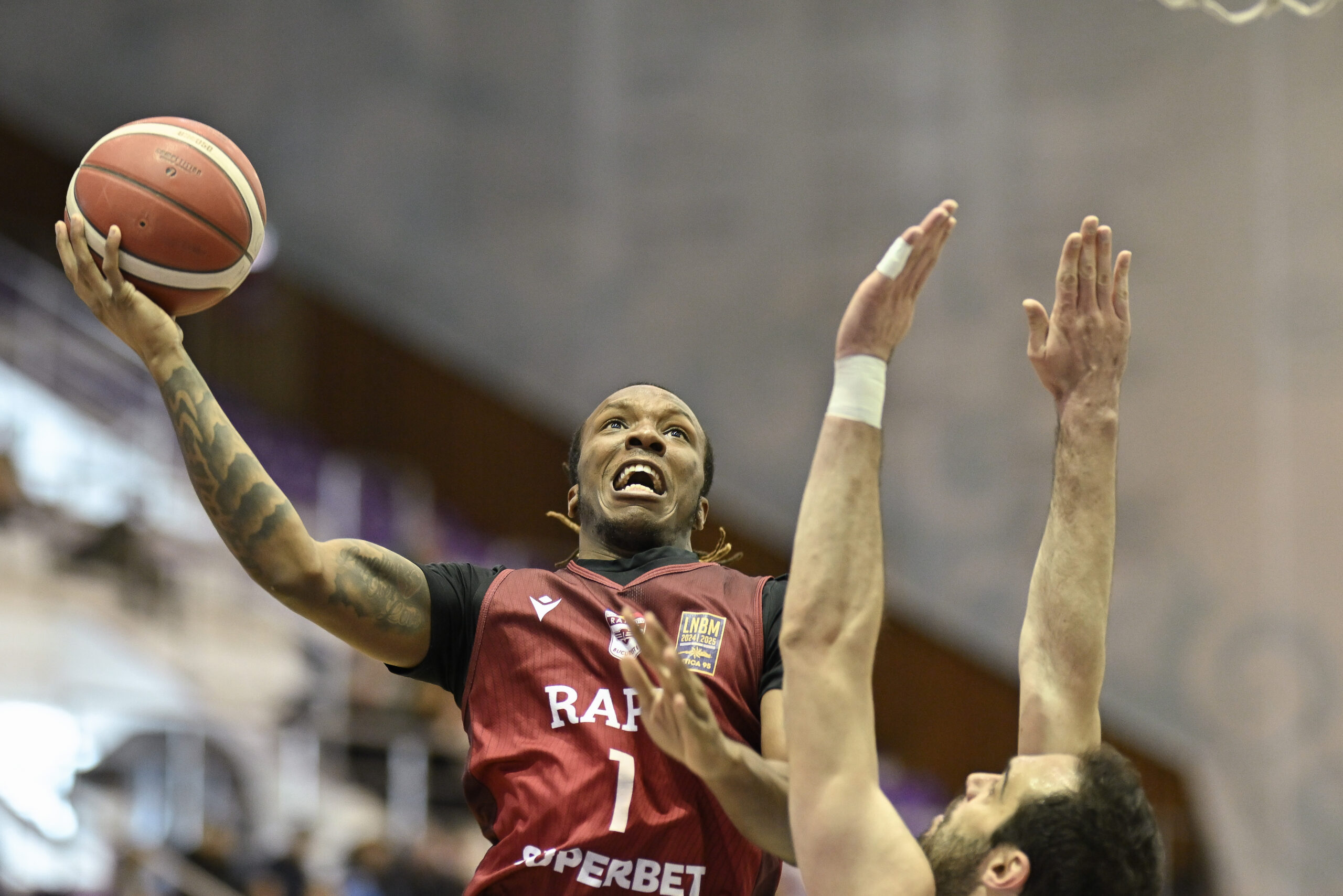 Etapă intermediară în campionatul masculin de baschet. Meciul Rapid – FC Argeș, cap de afiș