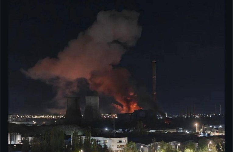 Explozie urmată de incendiu la CET Vest din București