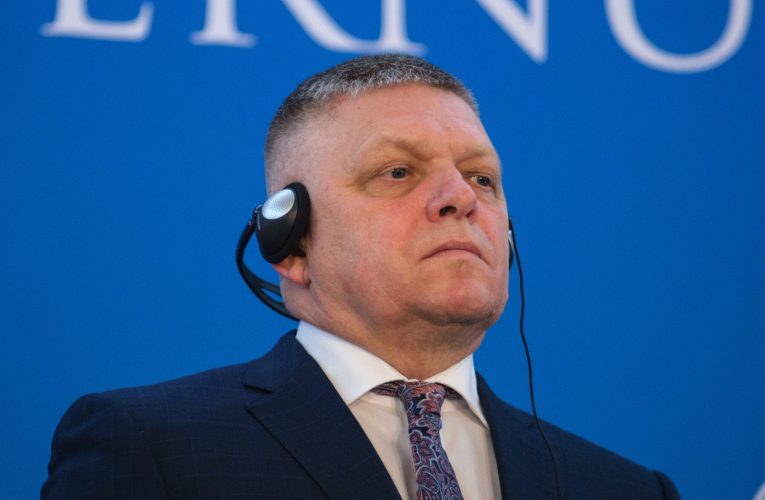 Fico a rupt tăcerea în zorii zilei de luni. Ce mesaj le-a transmis lui Magyar și Orbán