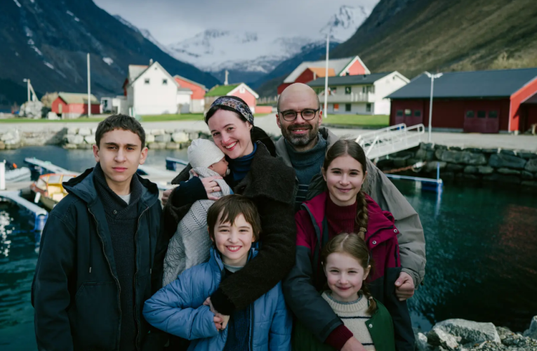 „Fjord”, filmul lui Cristian Mungiu, selectat în competiția oficială de la Cannes. Sebastian Stan și Renate Reinsve, în rolurile principale