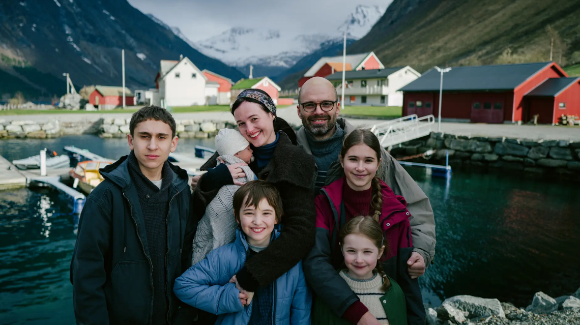 „Fjord”, filmul lui Cristian Mungiu, selectat în competiția oficială de la Cannes. Sebastian Stan și Renate Reinsve, în rolurile principale