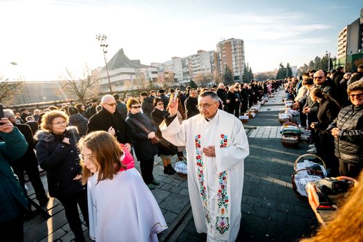 Imagini impresionante la Miercurea Ciuc, unde a avut loc tradiționala sfințire a bucatelor de Paște