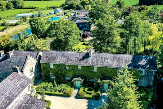 În Irlanda, un sat întreg este scos la vânzare pentru 20 de milioane de euro