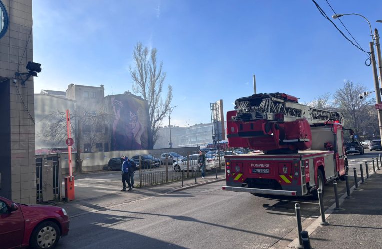 Incendiu cu degajare de fum pe Bulevardul Iancu de Hunedoara, peste drum de Nuclearelectrica