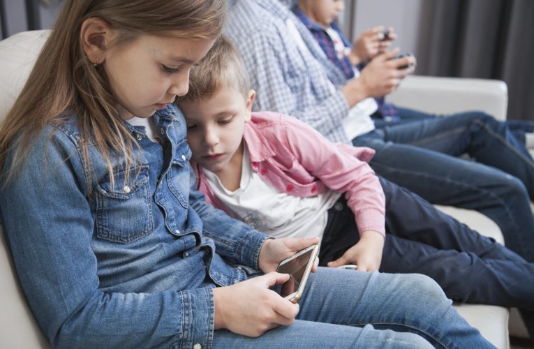 Interdicția rețelelor sociale pentru copii – o iluzie? Estonia spune da