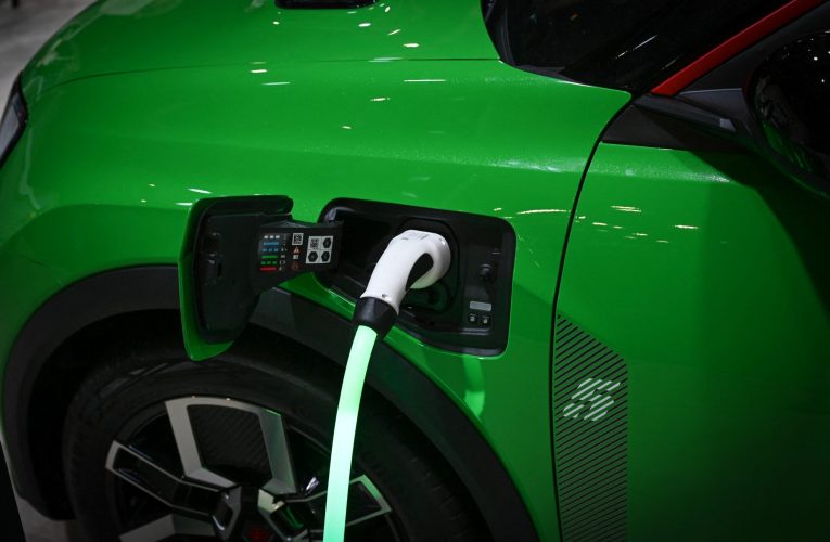 Interesul pentru vehiculele electrice crește în Europa, pe fondul creșterii prețurilor la combustibili din cauza războiului din Iran