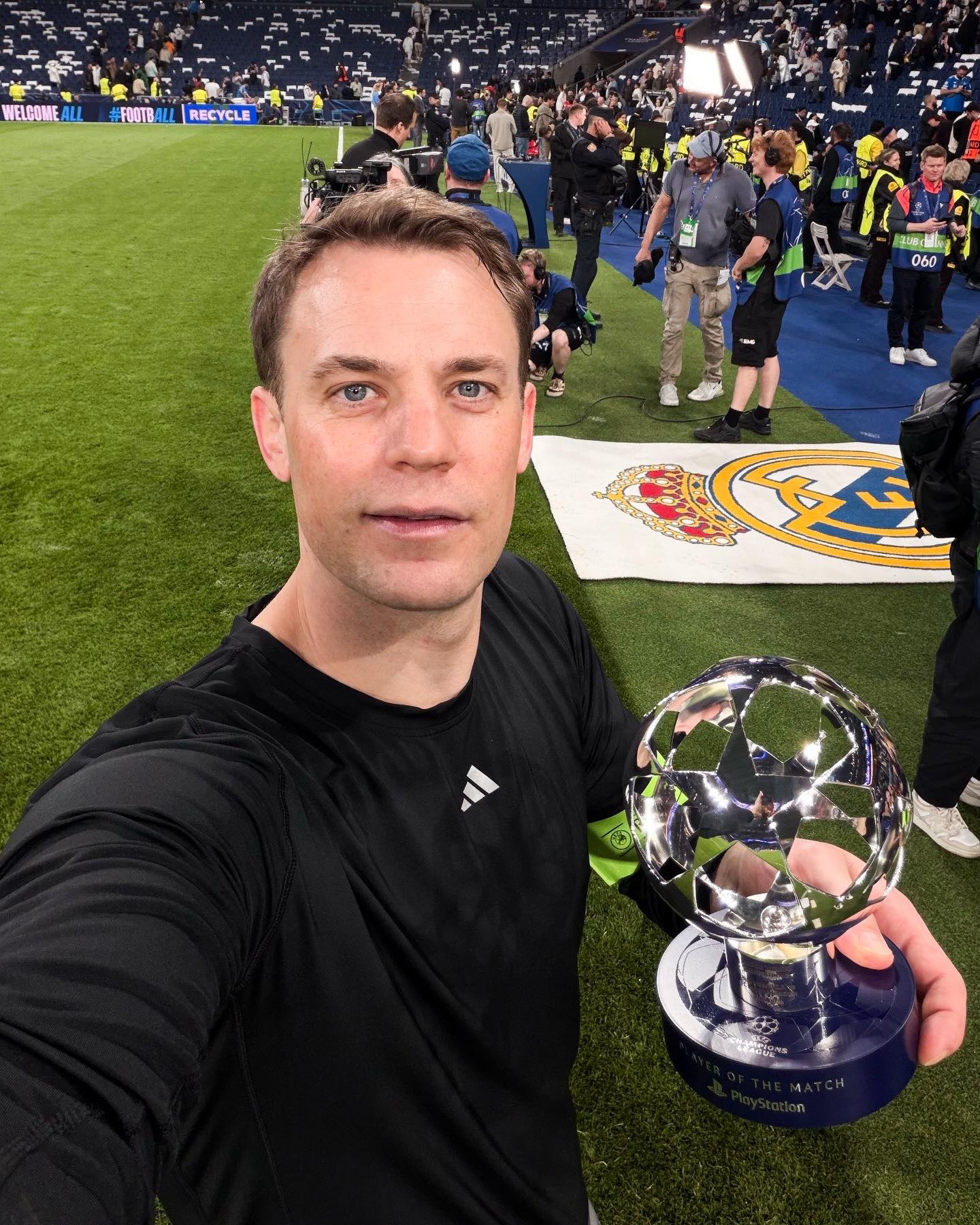 Kompany, antrenorul echipei Bayern, despre Neuer, desemnat jucătorul meciului în victoria cu Real Madrid: Impresionant