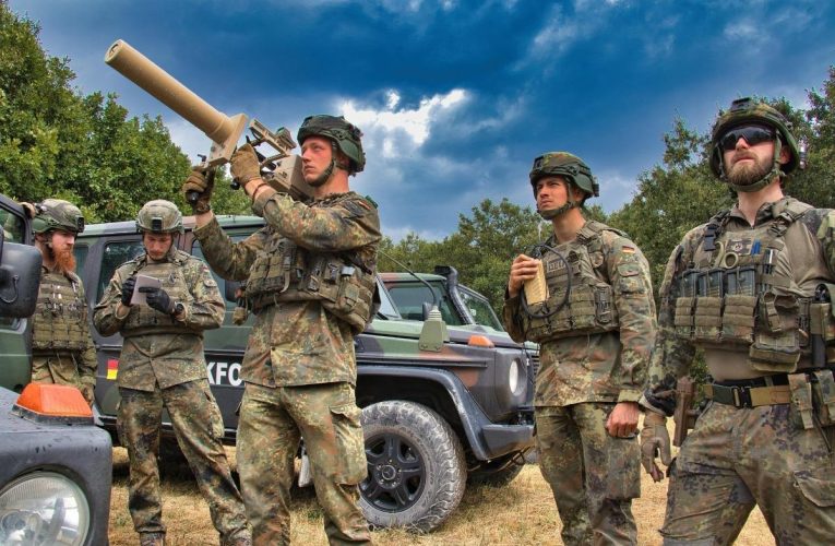 Lege nouă în Germania: Bărbații germani nu pot părăsi țara pentru mai mult de trei luni fără aprobarea autorităților militare