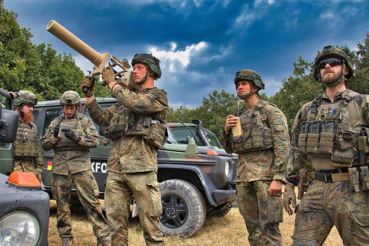 Lege nouă în Germania: Bărbații germani nu pot părăsi țara pentru mai mult de trei luni fără aprobarea autorităților militare