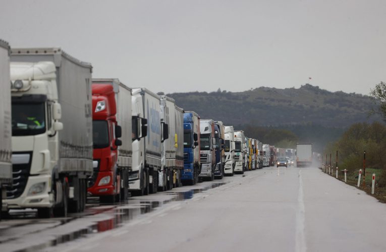 MAE avertizează transportatorii români: restricții pentru camioane în Slovenia