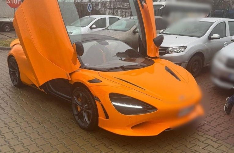 Mașini în valoare de 1,5 milioane de euro aduse în țară cu acte false. Un francez și un belgian, cercetați