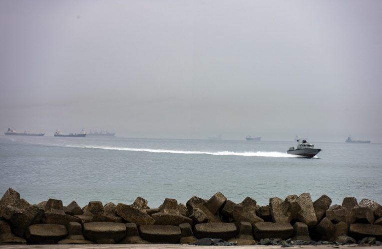 Mesaj sfidător din partea Iranului, în timp ce navele care încercau să traverseze Ormuz au raportat focuri de armă